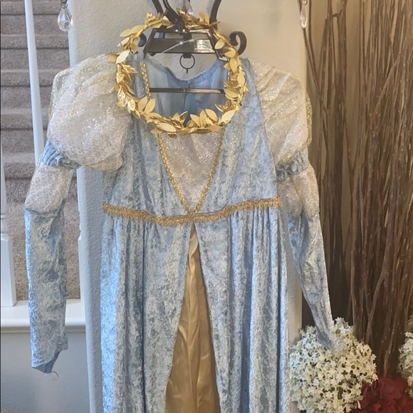 Beautiful Empress dress - Picture 2 of 4